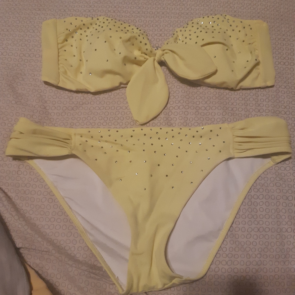 Gorgeous Victoria's Secret yellow bikini